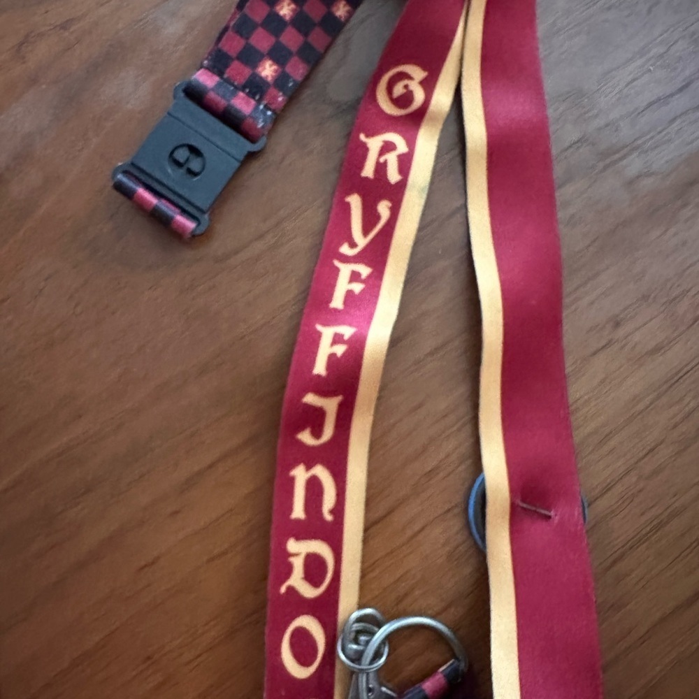 Universal The wizarding world of Harry Potter 2 Lanyards Slytherin & Gryffindor - Picture 8 of 9